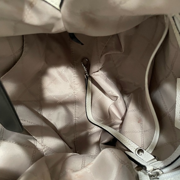 Michael Kors White Pebbled W/Black Leather Chain Large Satchel Bag - Picture 10 of 16